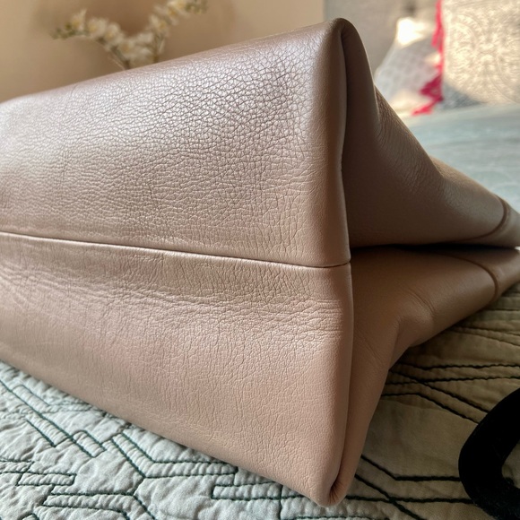 AUTHENTIC Mario Valentino, genuine leather, tote bag with chain handles. - Picture 3 of 9